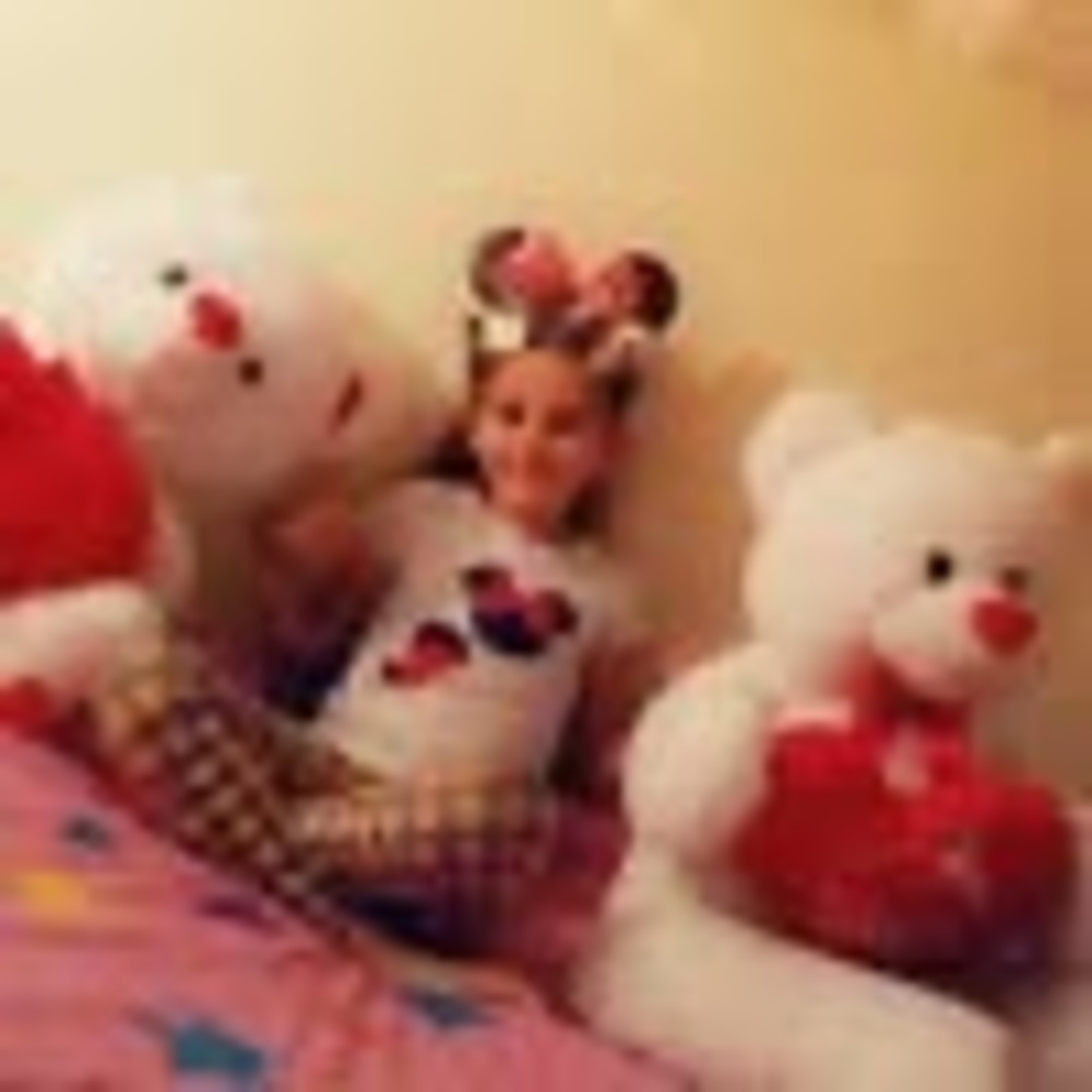 Meet your Posher, Chrestina